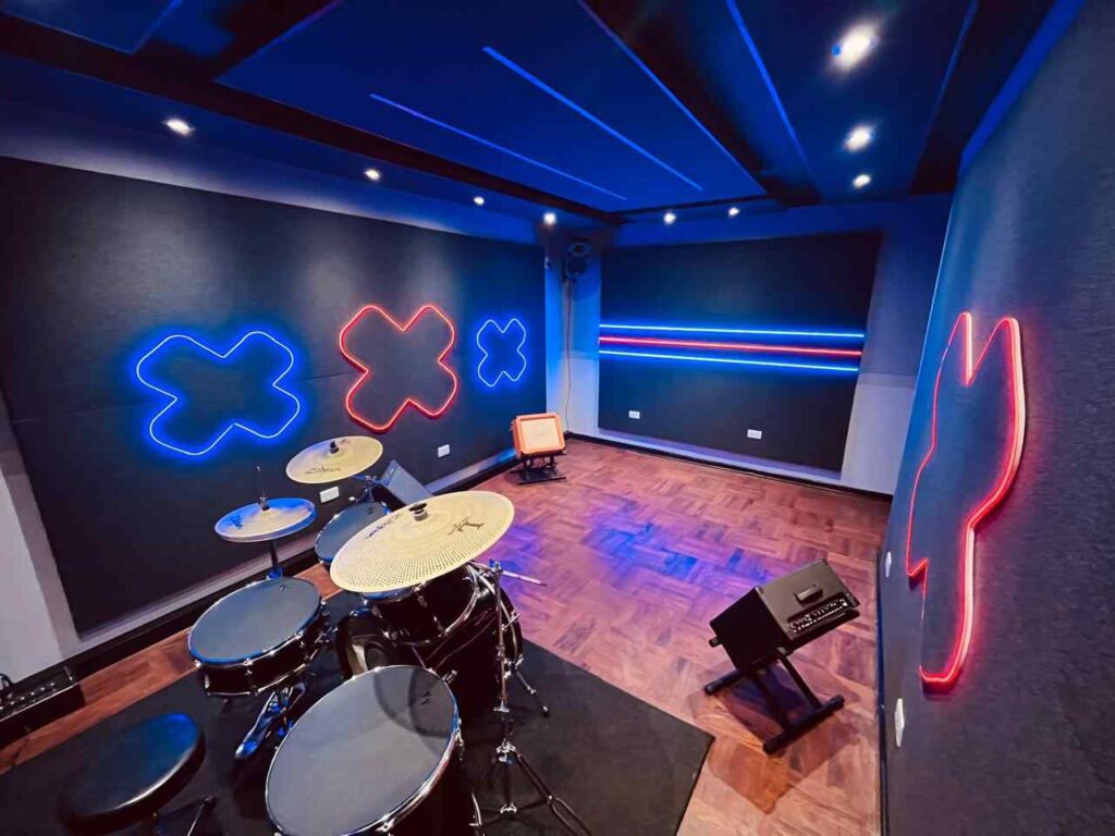 Sala Rock - Salas de ensayo en Miraflores, Lima, Perú Hush
